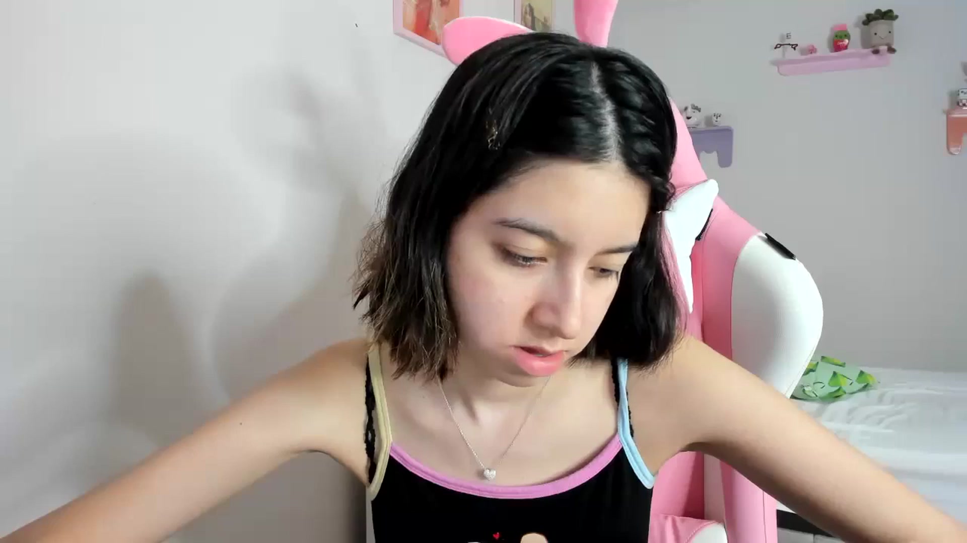 Gallery image thumbnail from Cherrycute666's myfreecams stream on, 09/09/2023, 12:40 image 17 of 20
