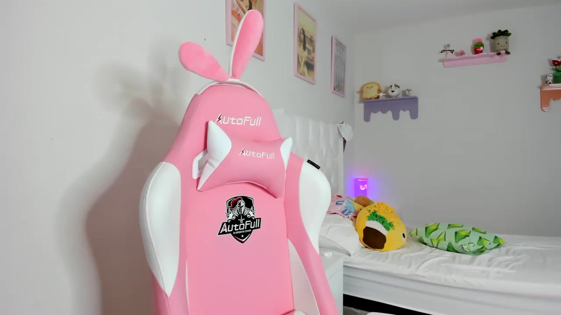 Gallery image thumbnail from Cherrycute666's myfreecams stream on, 09/09/2023, 12:40 image 11 of 20