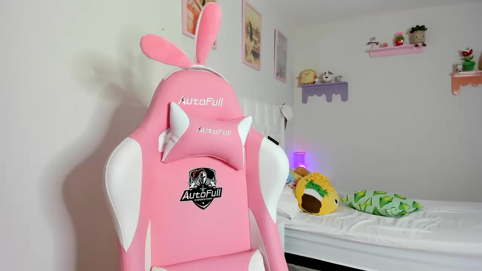 Gallery image thumbnail from Cherrycute666's myfreecams stream on, 09/09/2023, 12:40 image 4 of 20