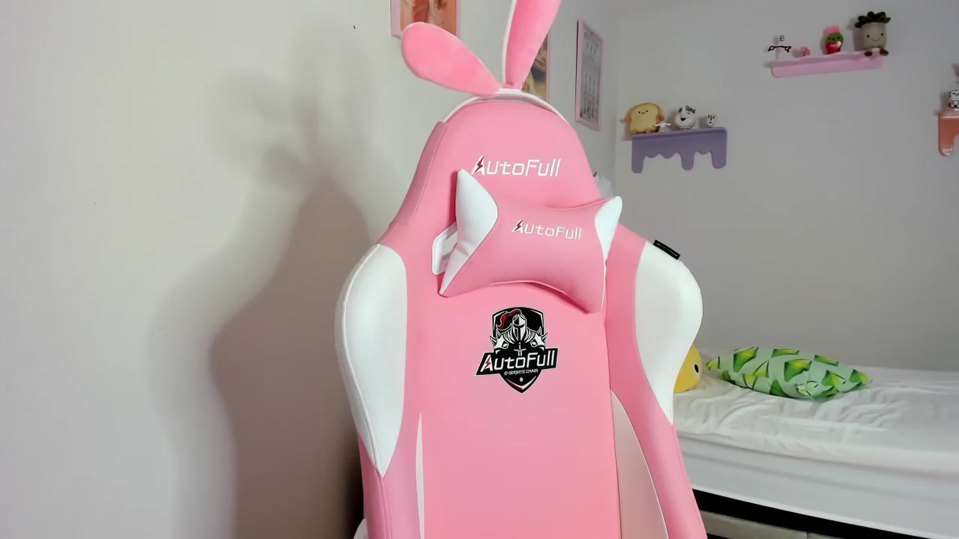 Gallery image thumbnail from Cherrycute666's myfreecams stream on, 09/09/2023, 12:40 image 15 of 20