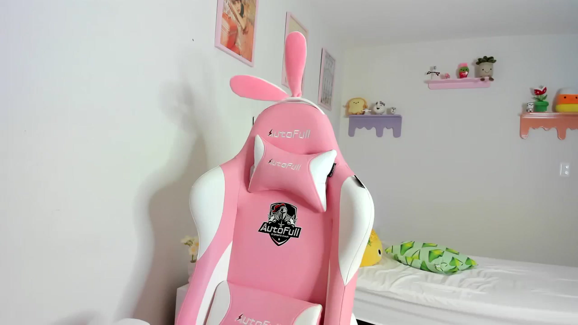 Gallery image thumbnail from Cherrycute666's myfreecams stream on, 09/09/2023, 12:40 image 1 of 20