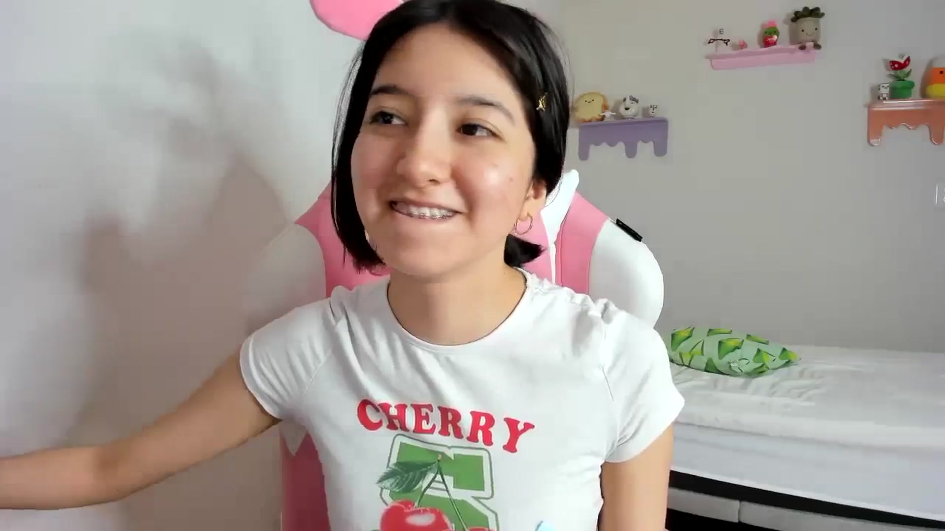 Gallery image thumbnail from Cherrycute666's myfreecams stream on, 09/10/2023, 01:44 image 18 of 20