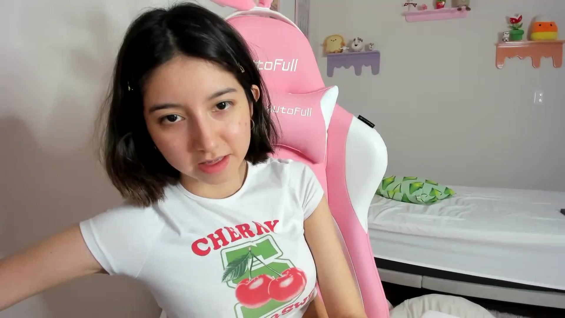 Gallery image thumbnail from Cherrycute666's myfreecams stream on, 09/10/2023, 01:44 image 12 of 20