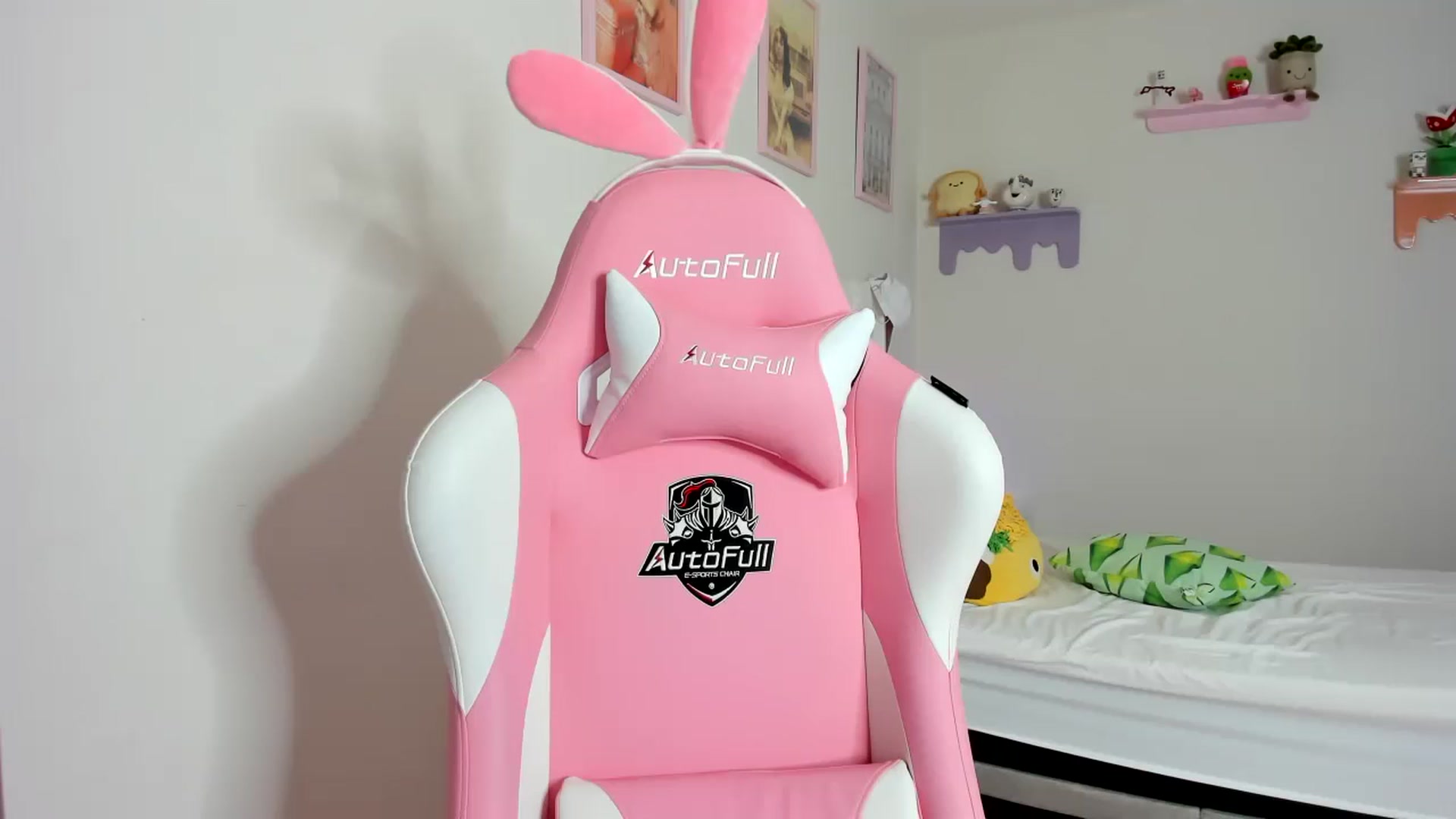 Gallery image thumbnail from Cherrycute666's myfreecams stream on, 09/10/2023, 01:44 image 3 of 20