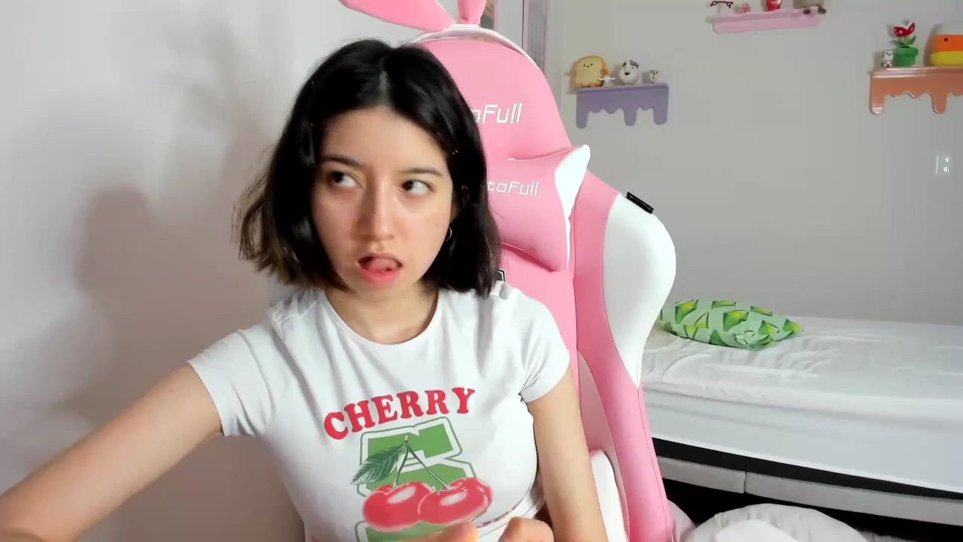 Gallery image thumbnail from Cherrycute666's myfreecams stream on, 09/10/2023, 01:44 image 10 of 20