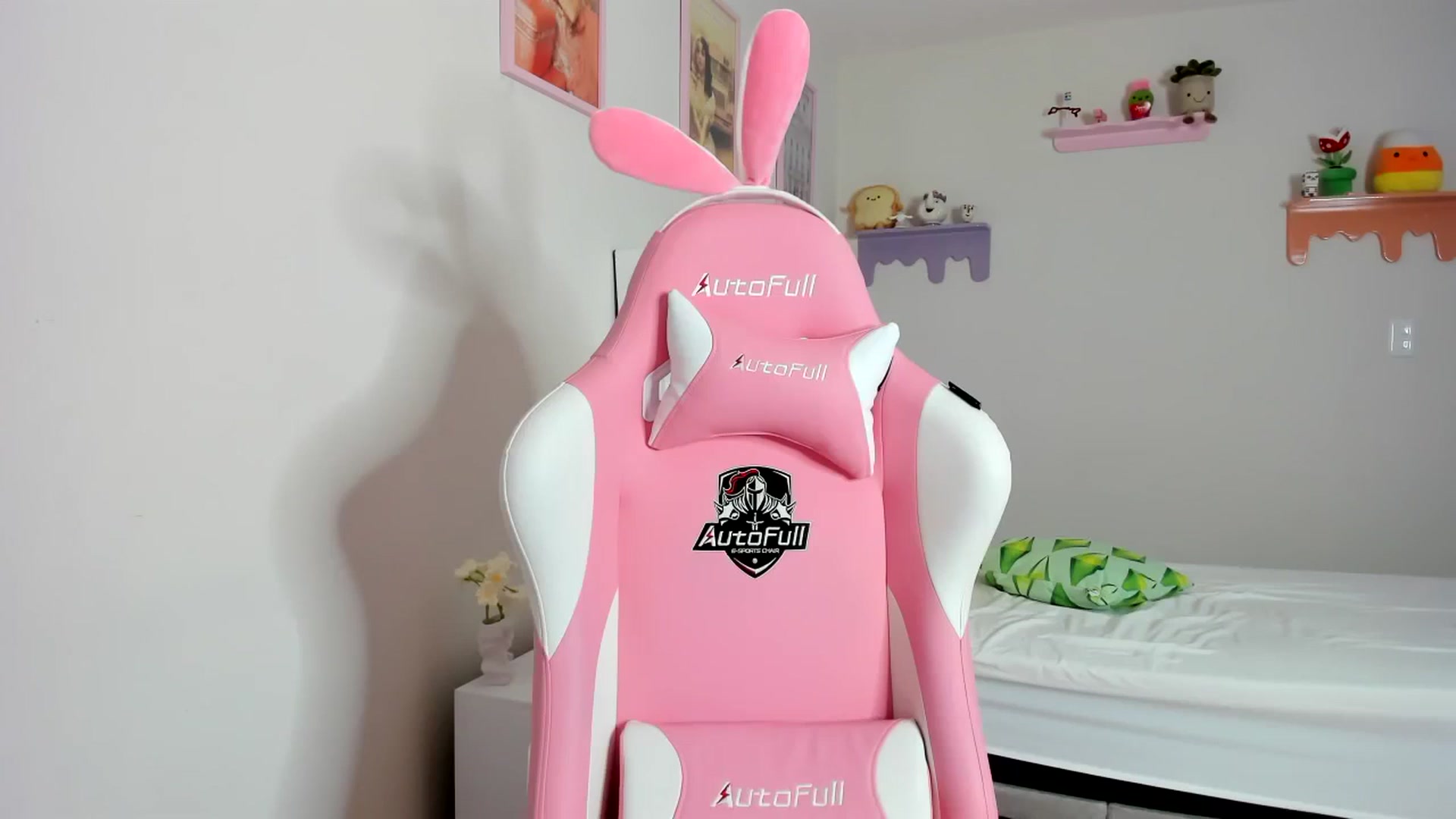 Gallery image thumbnail from Cherrycute666's myfreecams stream on, 09/10/2023, 01:44 image 17 of 20