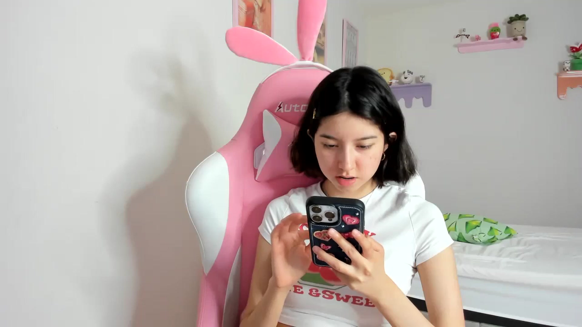 Gallery image thumbnail from Cherrycute666's myfreecams stream on, 09/10/2023, 01:44 image 4 of 20