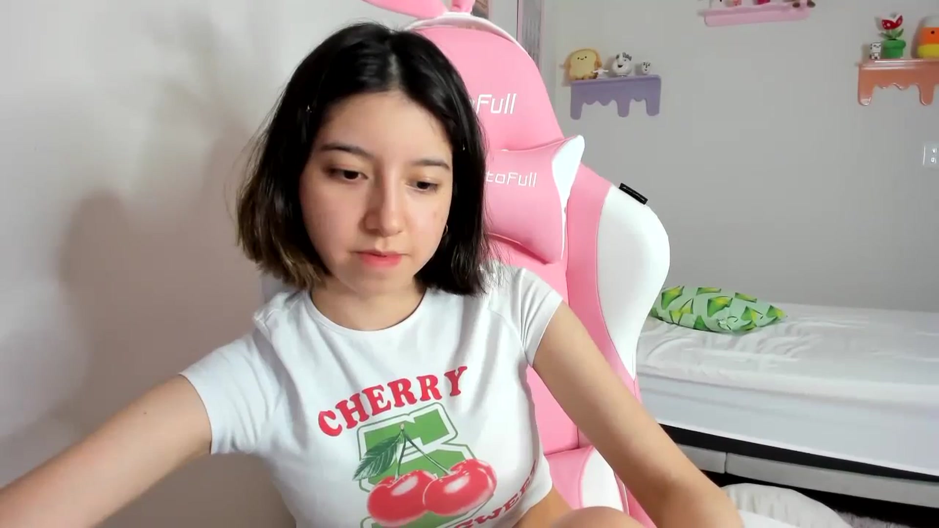 Gallery image thumbnail from Cherrycute666's myfreecams stream on, 09/10/2023, 01:44 image 13 of 20