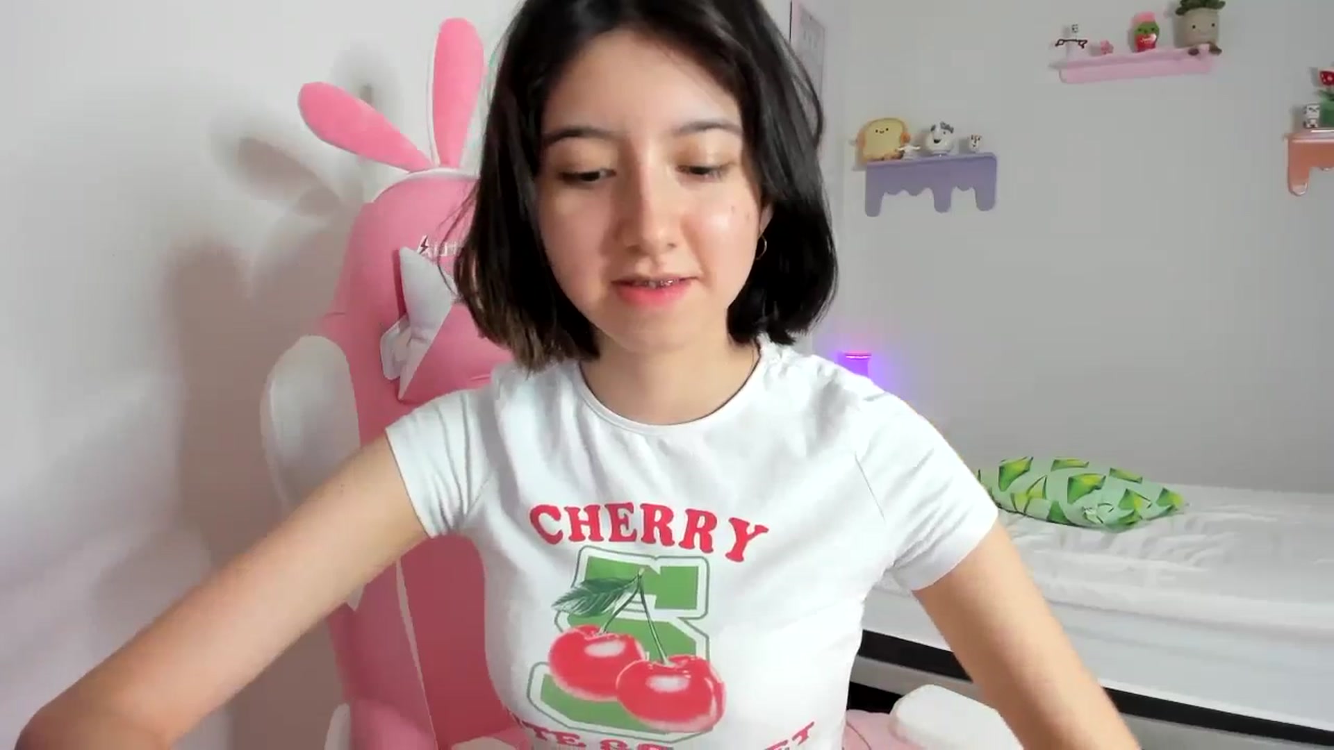 Gallery image thumbnail from Cherrycute666's myfreecams stream on, 09/10/2023, 04:47 image 7 of 20