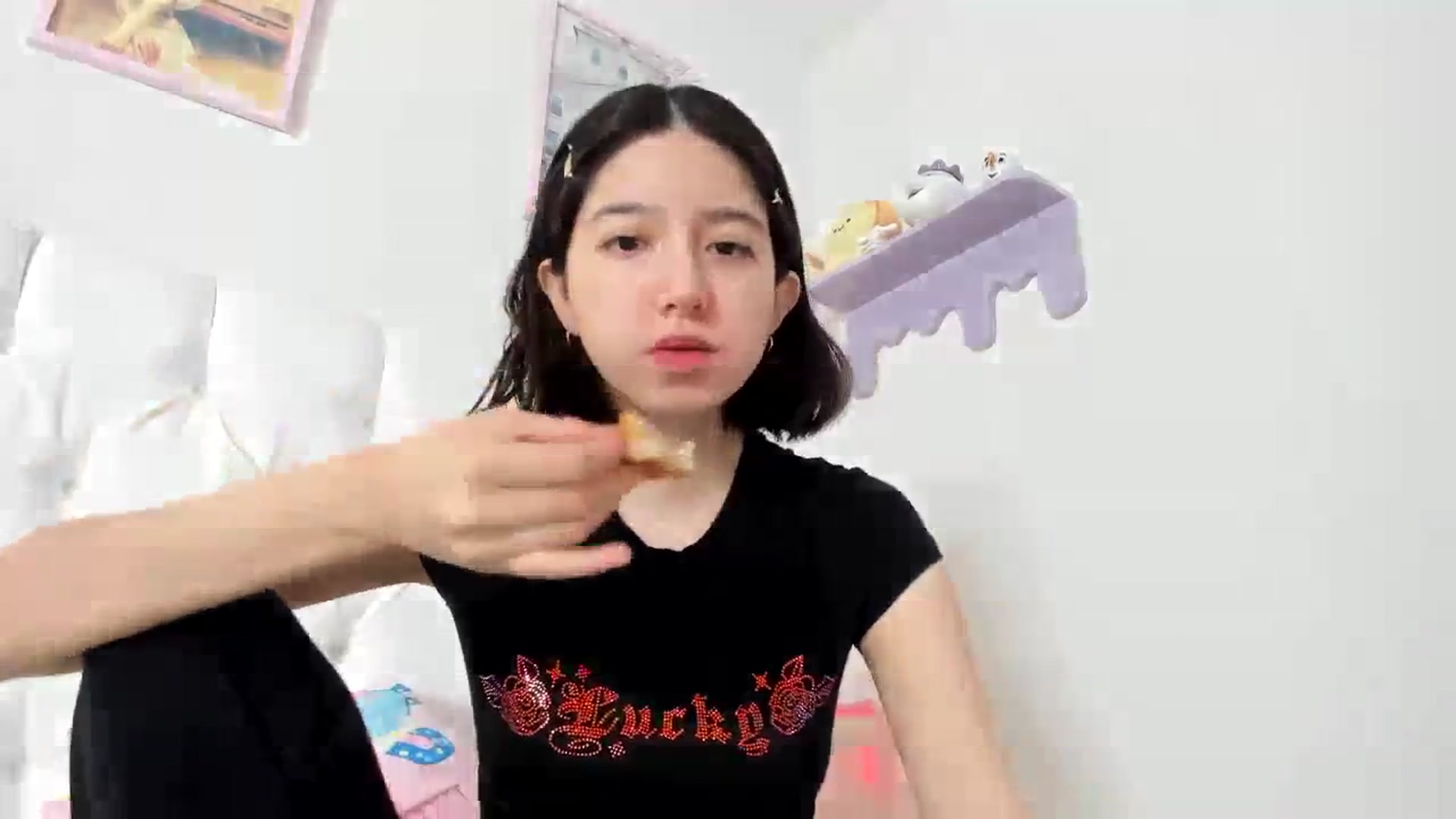 Gallery image thumbnail from Cherrycute666's myfreecams stream on, 09/10/2023, 17:32 image 13 of 20