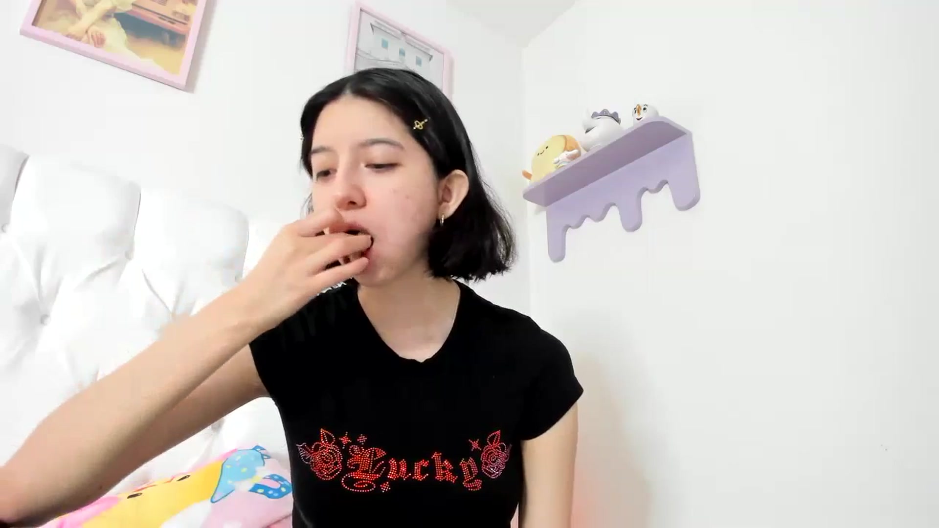 Gallery image thumbnail from Cherrycute666's myfreecams stream on, 09/10/2023, 17:32 image 14 of 20