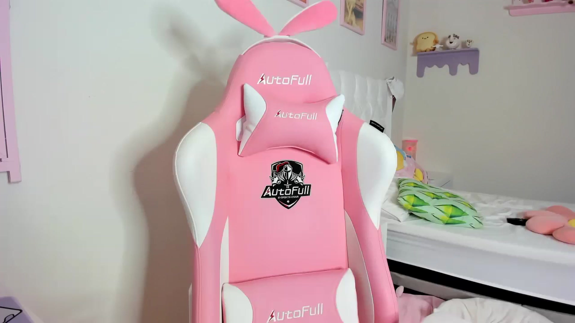Gallery image thumbnail from Cherrycute666's myfreecams stream on, 09/11/2023, 06:16 image 14 of 20
