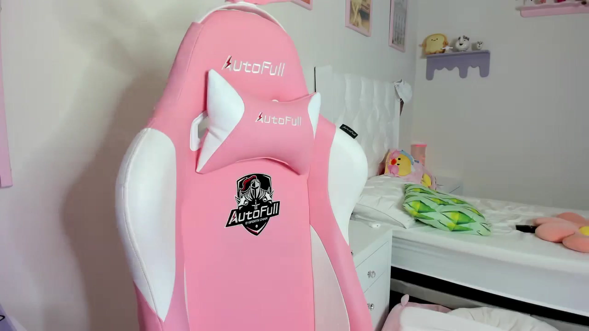 Gallery image thumbnail from Cherrycute666's myfreecams stream on, 09/11/2023, 06:16 image 10 of 20