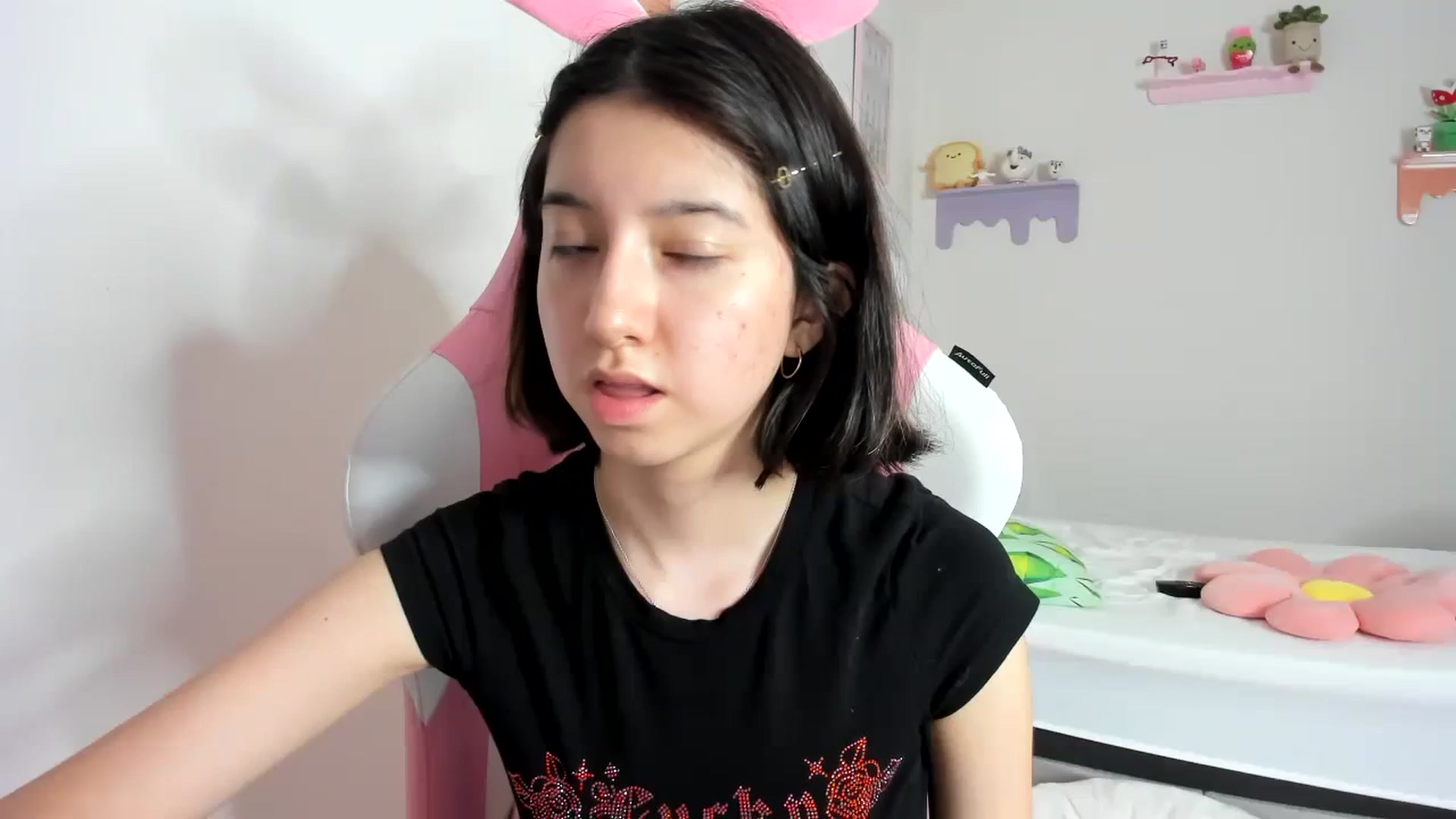Gallery image thumbnail from Cherrycute666's myfreecams stream on, 09/11/2023, 08:20 image 1 of 20
