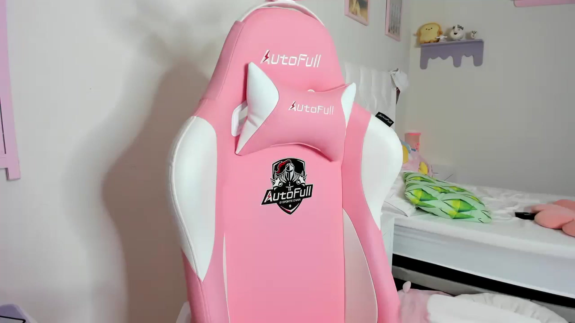 Gallery image thumbnail from Cherrycute666's myfreecams stream on, 09/11/2023, 08:20 image 8 of 20