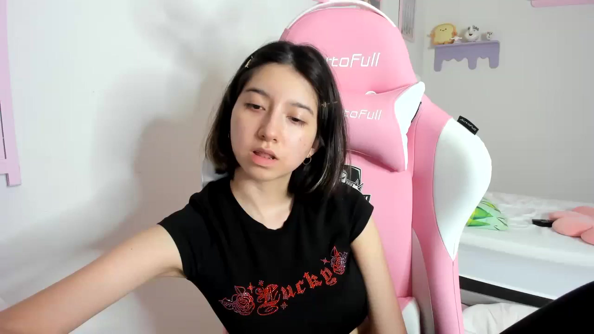 Gallery image thumbnail from Cherrycute666's myfreecams stream on, 09/11/2023, 08:20 image 7 of 20