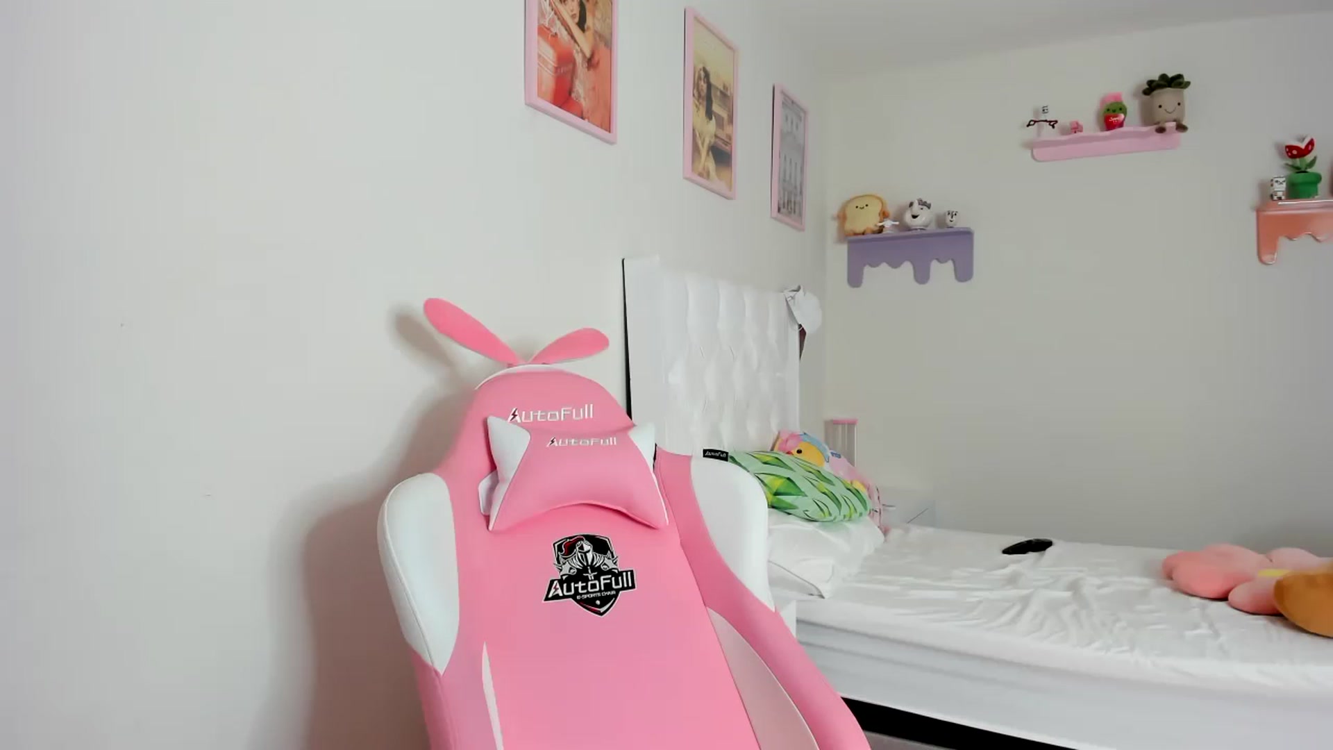 Gallery image thumbnail from Cherrycute666's myfreecams stream on, 09/11/2023, 20:32 image 20 of 20