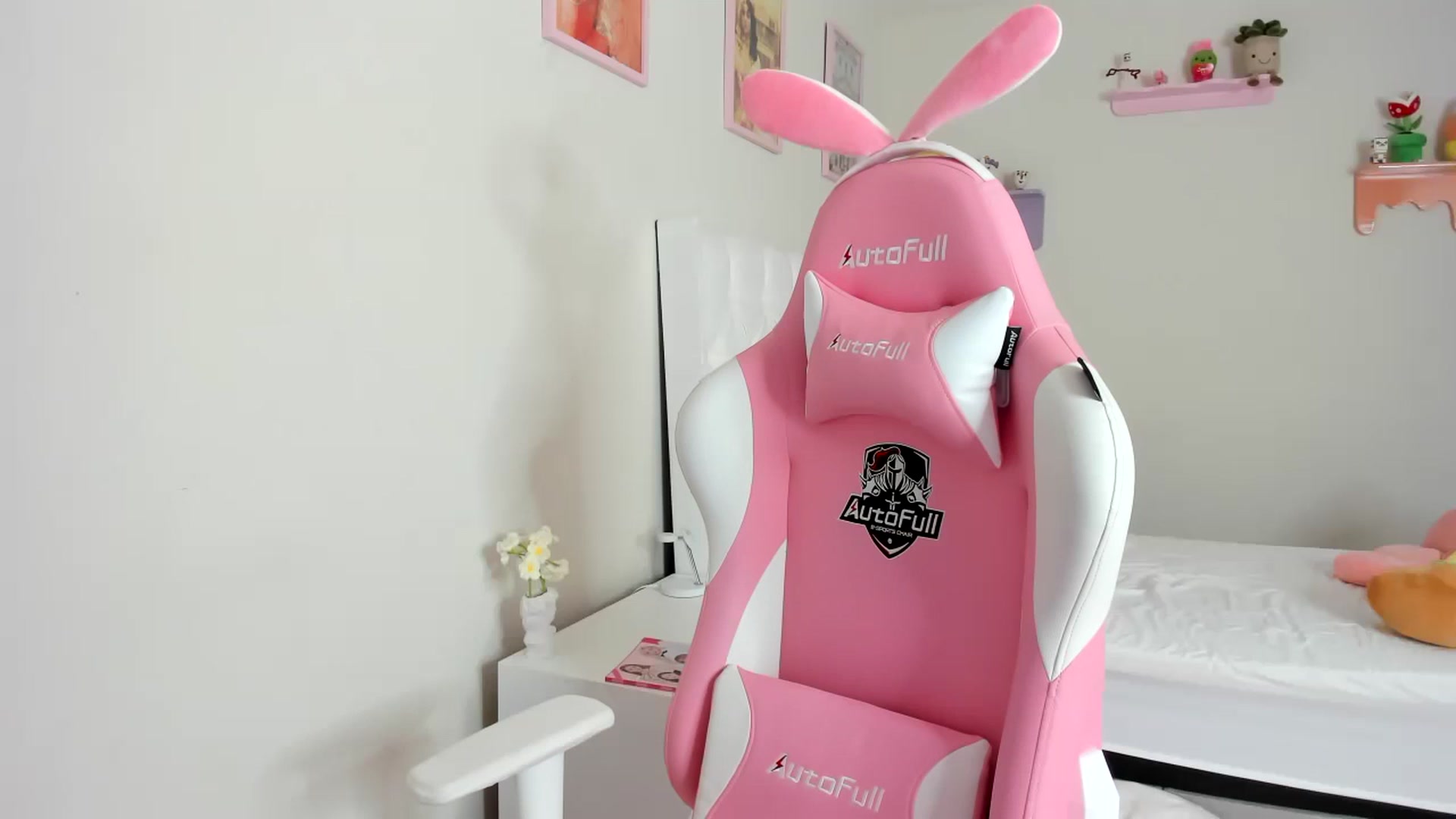Gallery image thumbnail from Cherrycute666's myfreecams stream on, 09/11/2023, 20:32 image 4 of 20