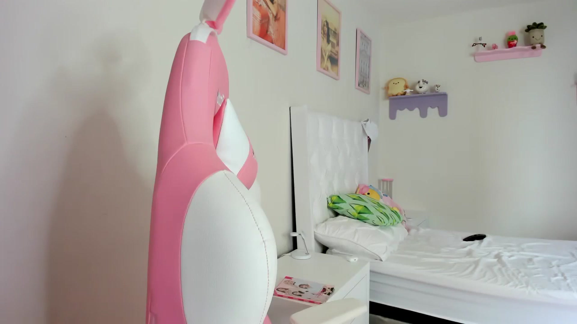 Gallery image thumbnail from Cherrycute666's myfreecams stream on, 09/11/2023, 22:32 image 5 of 20