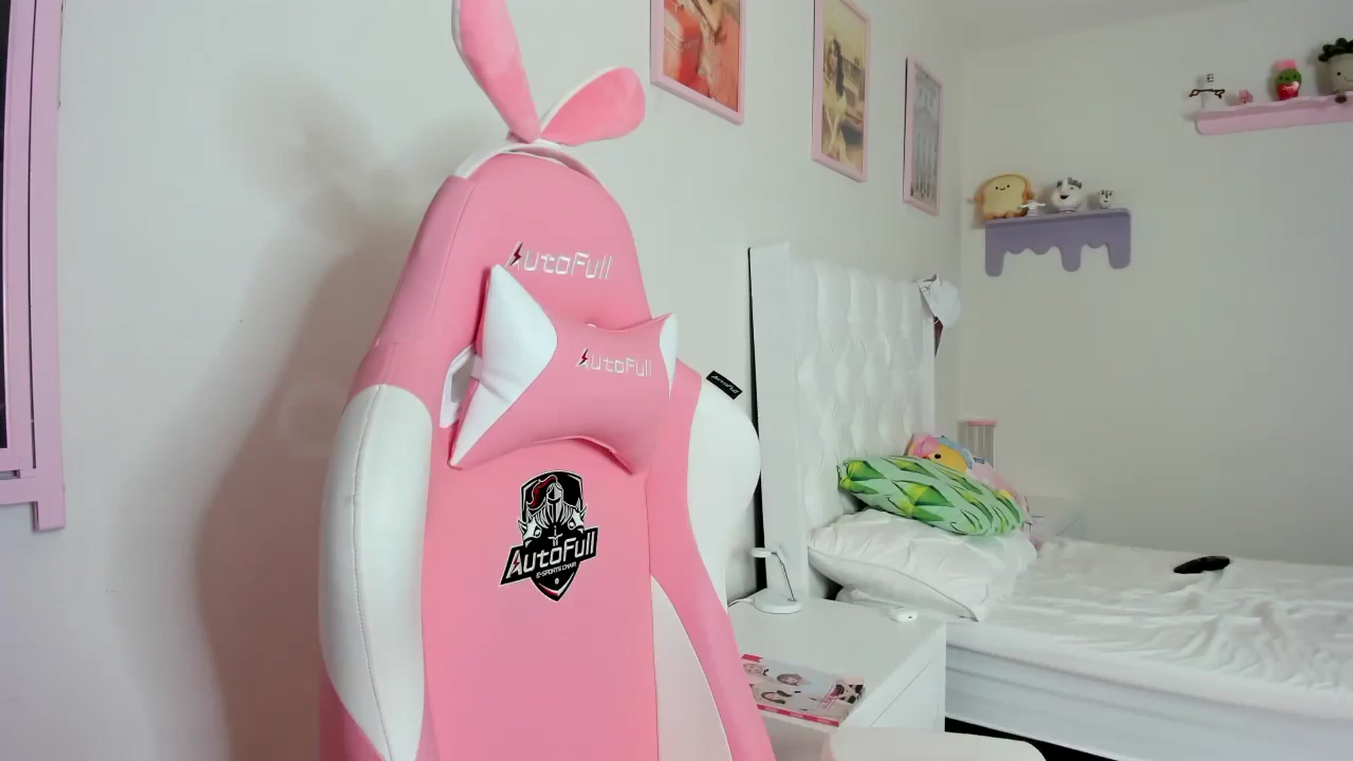 Gallery image thumbnail from Cherrycute666's myfreecams stream on, 09/11/2023, 22:32 image 14 of 20
