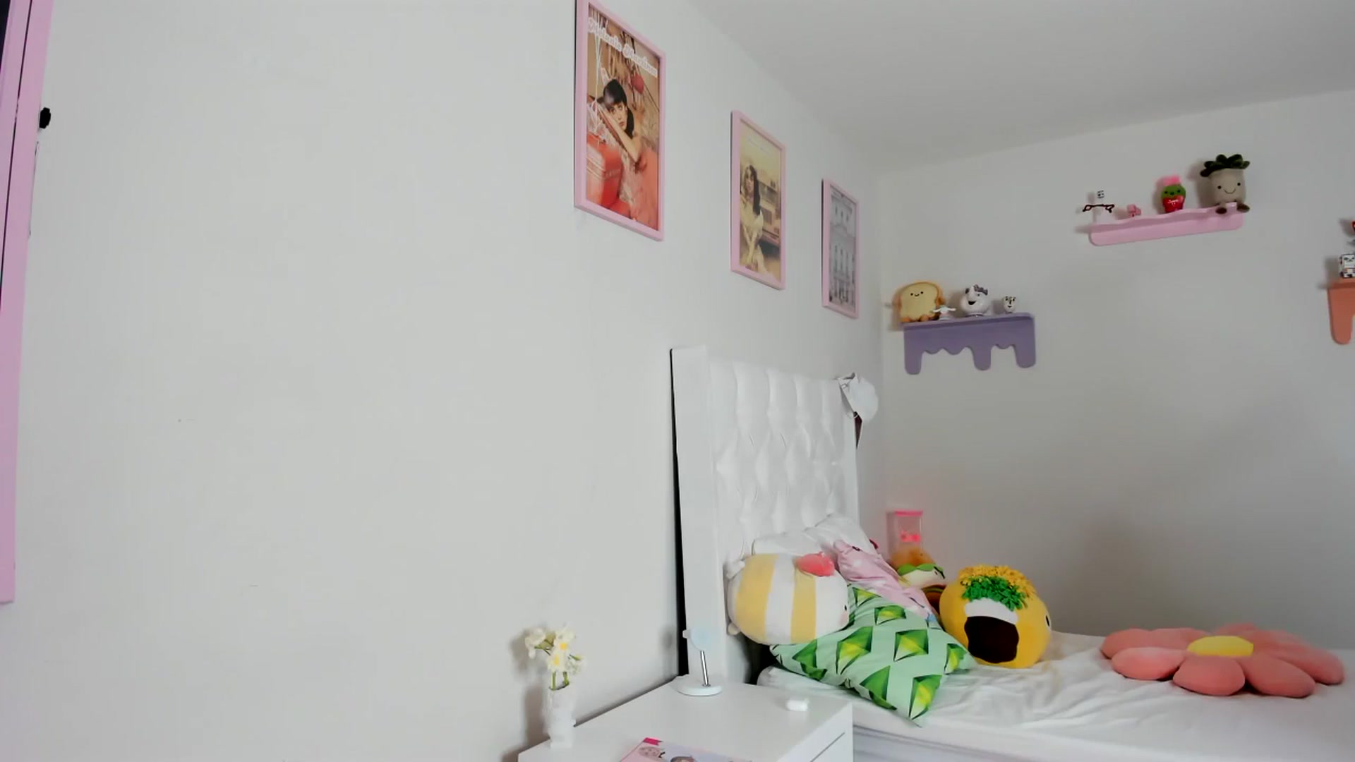 Gallery image thumbnail from Cherrycute666's myfreecams stream on, 09/12/2023, 18:45 image 17 of 20