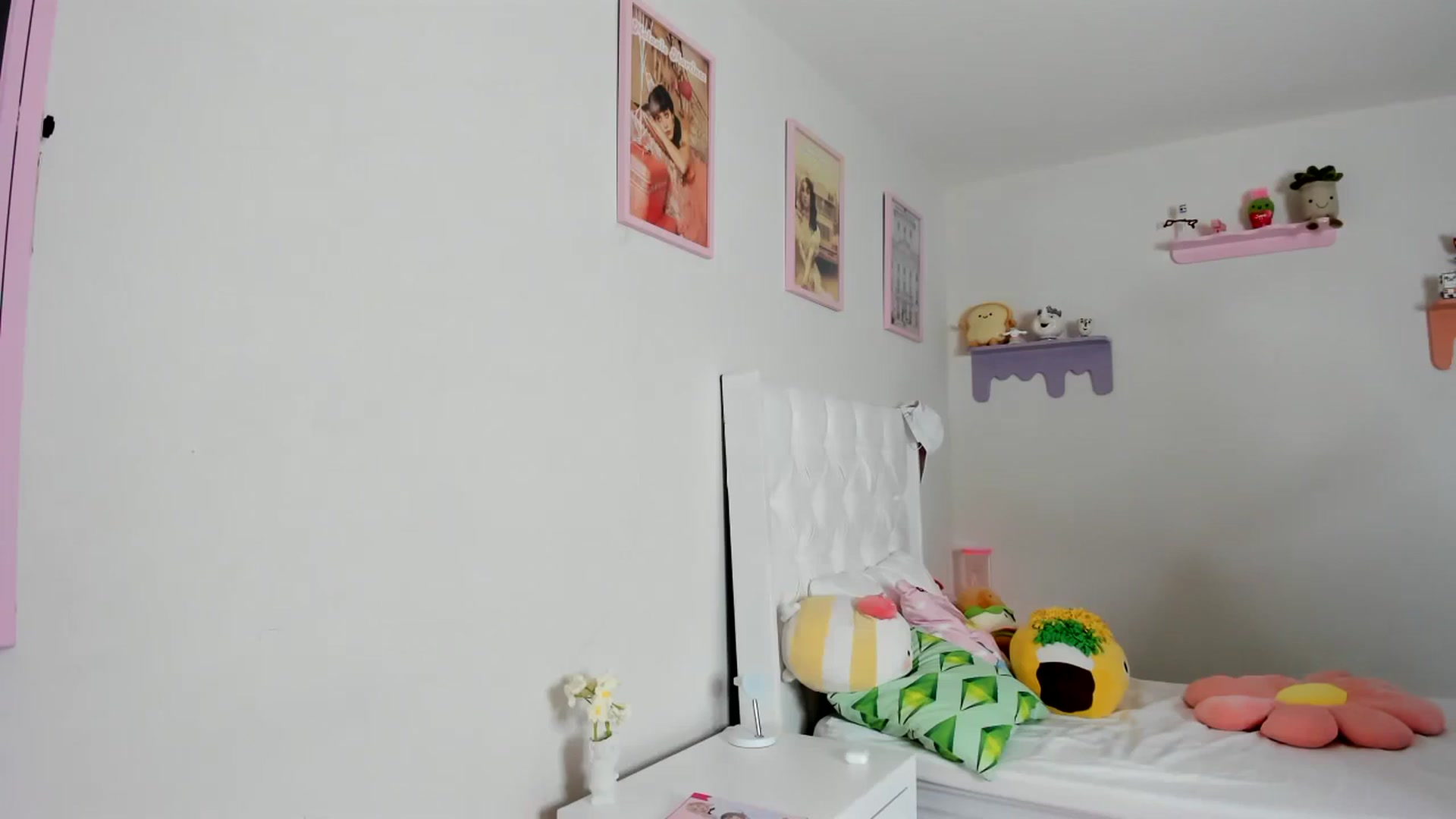 Gallery image thumbnail from Cherrycute666's myfreecams stream on, 09/12/2023, 18:45 image 18 of 20