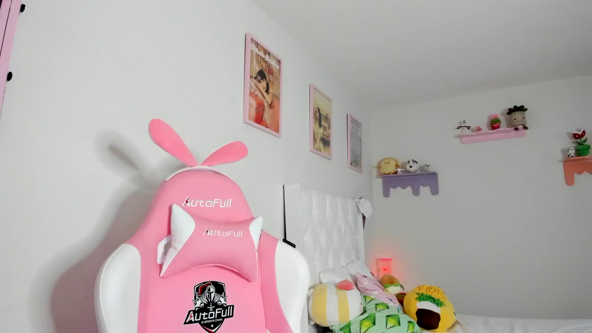 Gallery image thumbnail from Cherrycute666's myfreecams stream on, 09/13/2023, 03:57 image 17 of 20