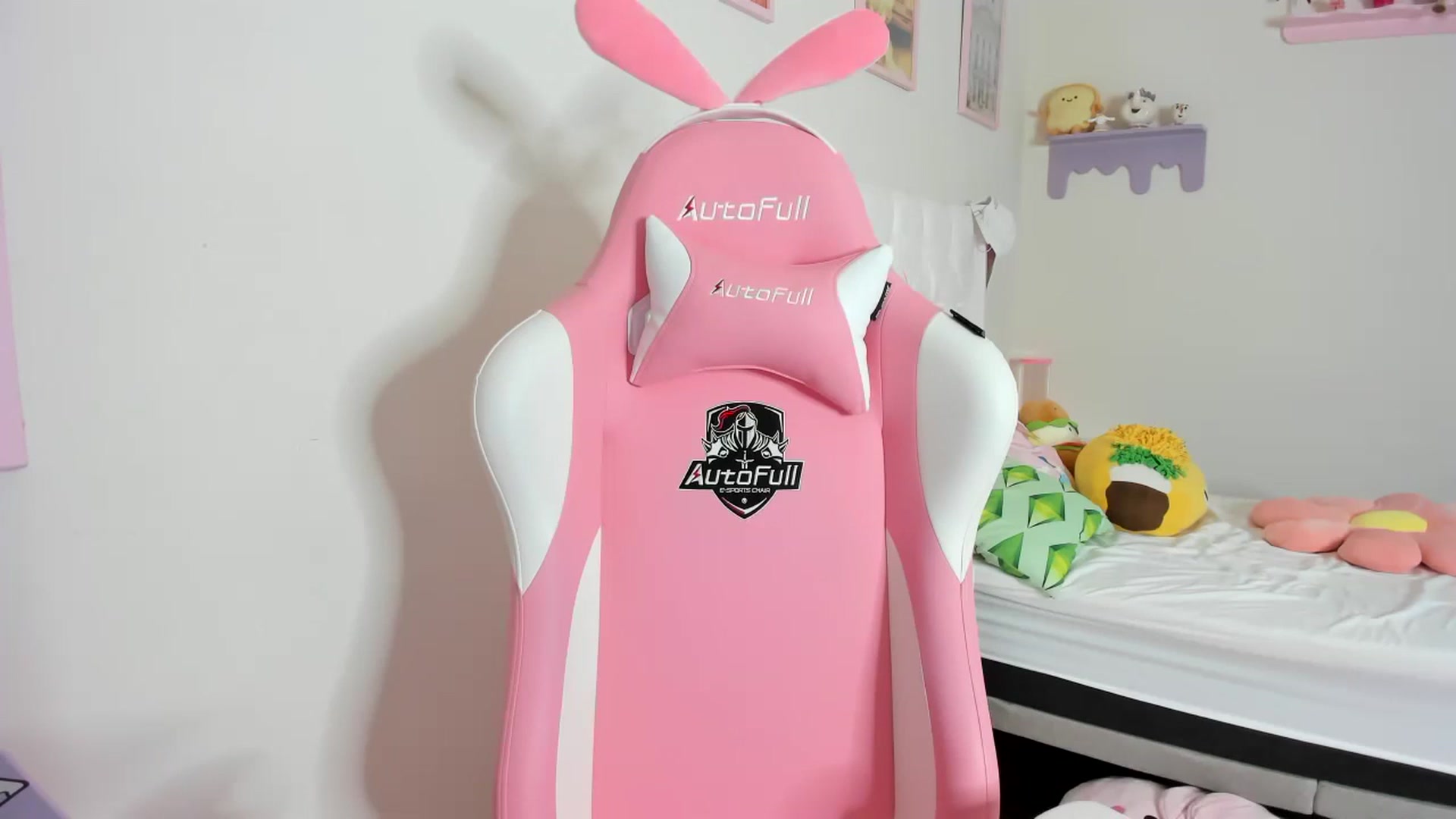 Gallery image thumbnail from Cherrycute666's myfreecams stream on, 09/13/2023, 03:57 image 4 of 20