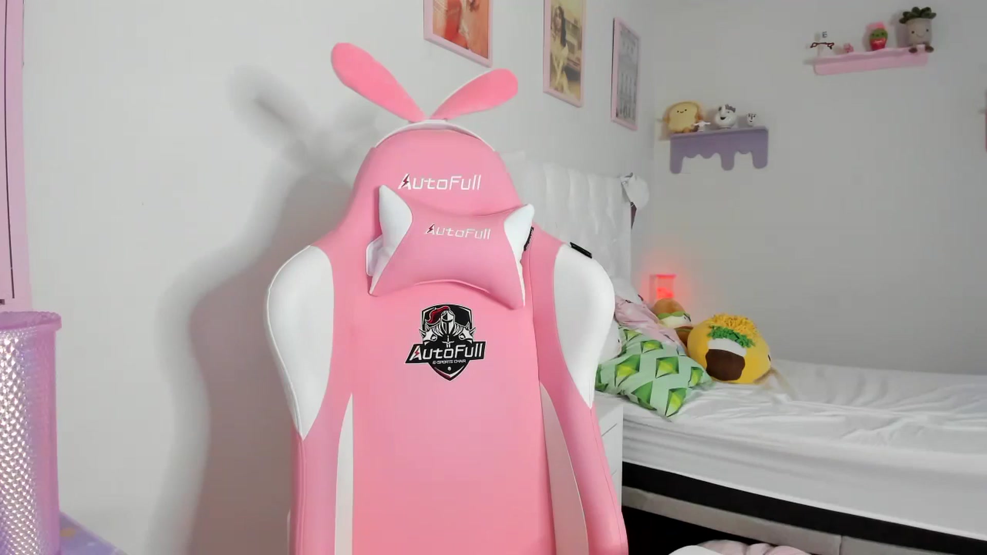 Gallery image thumbnail from Cherrycute666's myfreecams stream on, 09/13/2023, 03:57 image 14 of 20