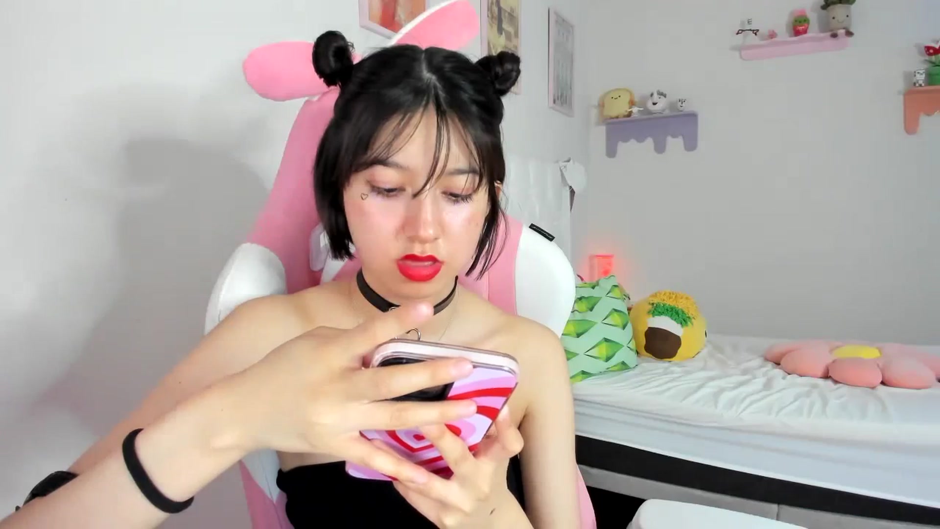 Gallery image thumbnail from Cherrycute666's myfreecams stream on, 09/13/2023, 07:32 image 16 of 20