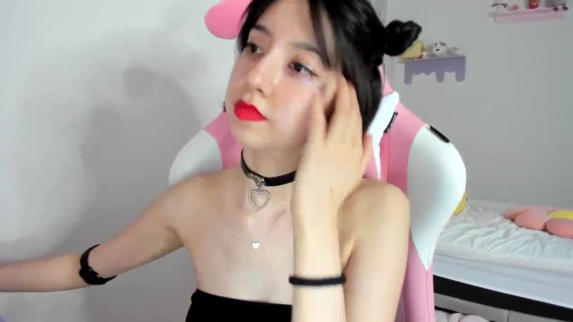 Gallery image thumbnail from Cherrycute666's myfreecams stream on, 09/13/2023, 07:32 image 19 of 20