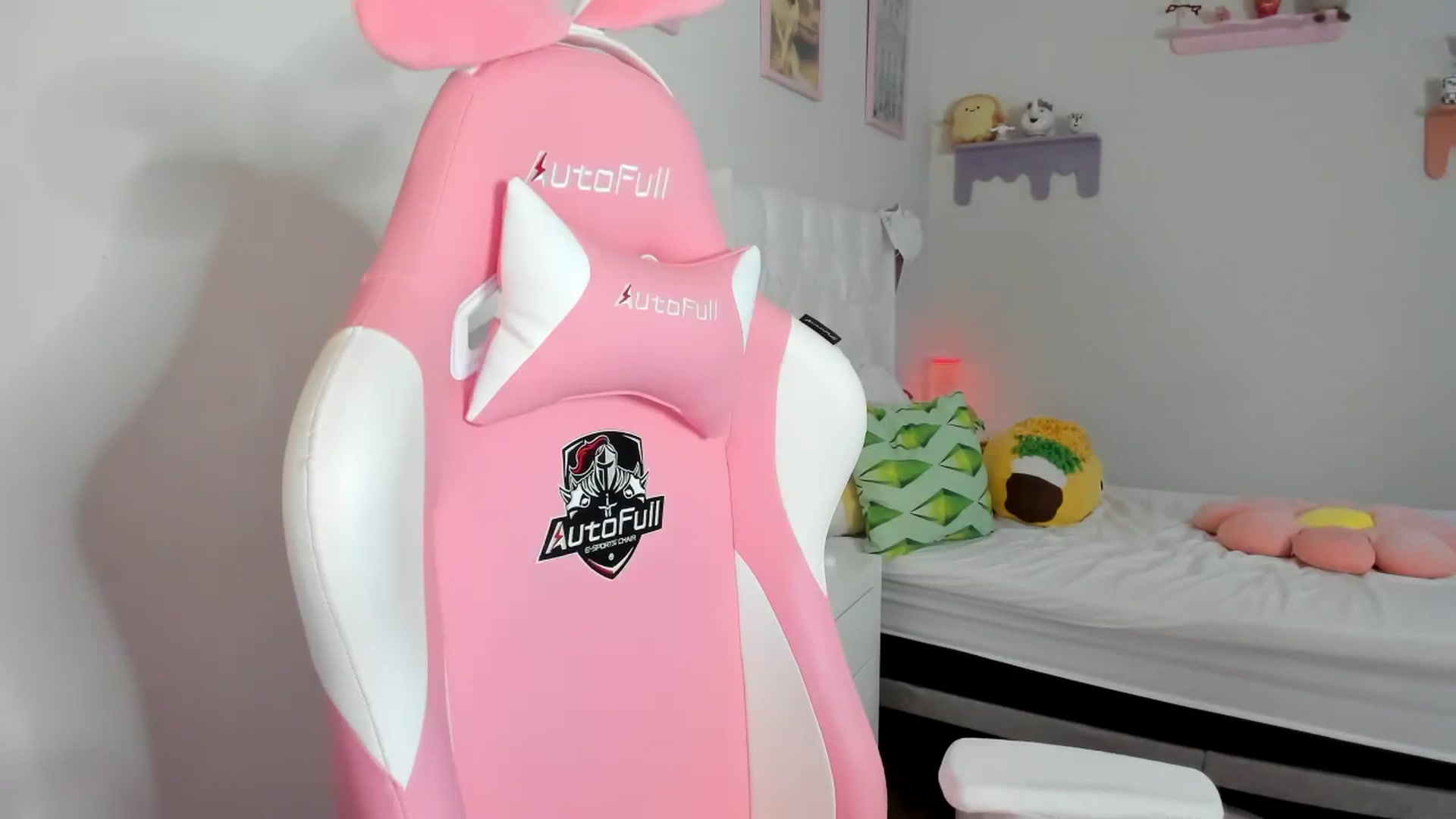 Gallery image thumbnail from Cherrycute666's myfreecams stream on, 09/13/2023, 07:32 image 18 of 20