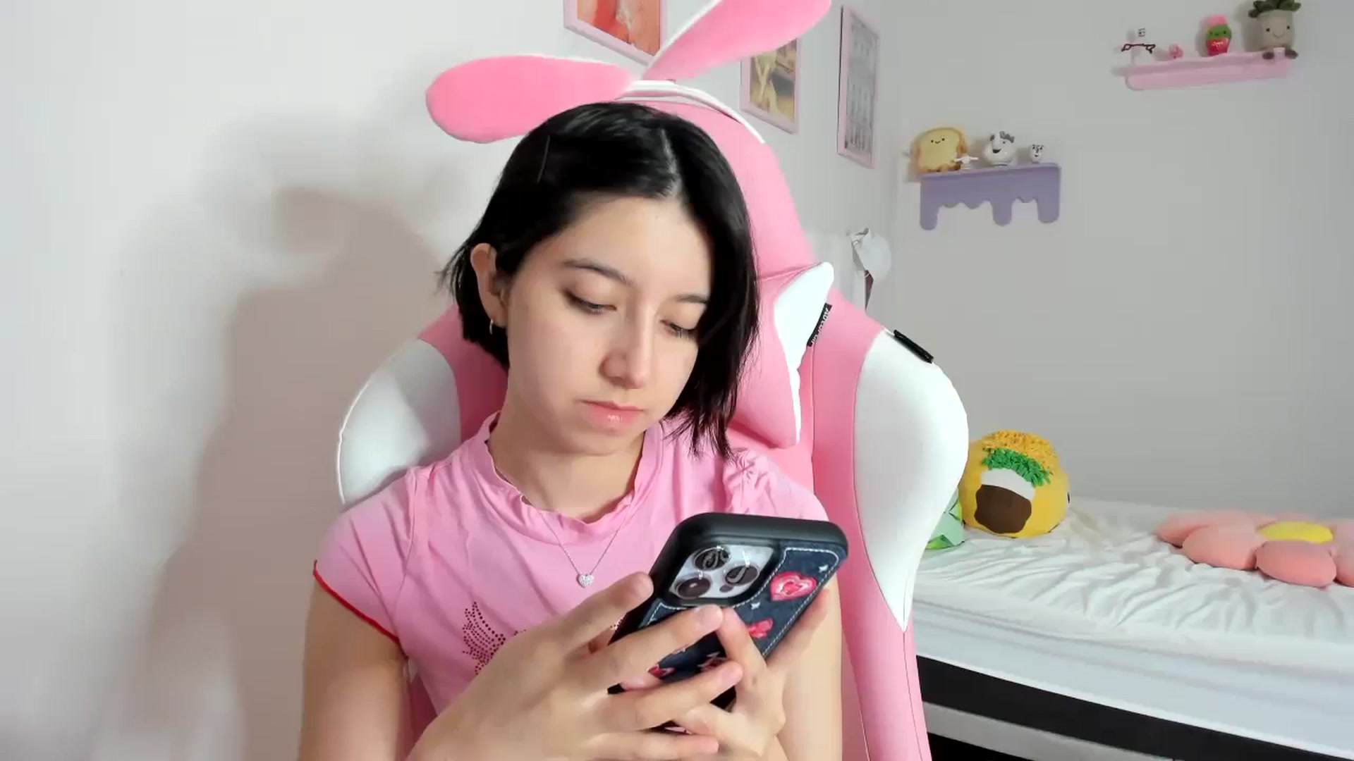 Gallery image thumbnail from Cherrycute666's myfreecams stream on, 09/13/2023, 09:19 image 11 of 20