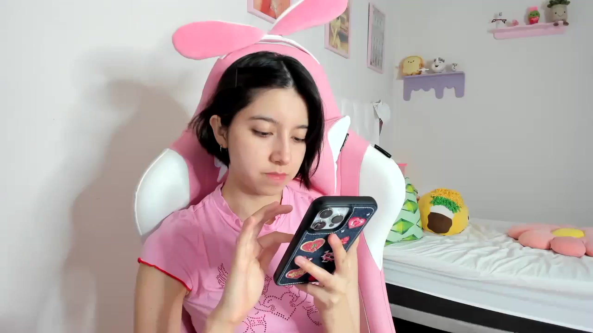 Gallery image thumbnail from Cherrycute666's myfreecams stream on, 09/13/2023, 09:19 image 12 of 20