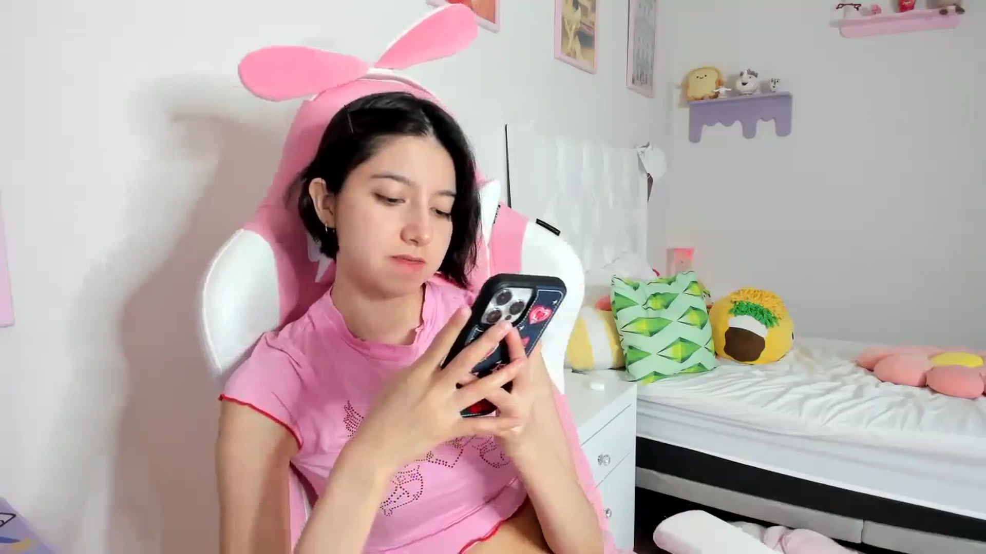 Gallery image thumbnail from Cherrycute666's myfreecams stream on, 09/13/2023, 09:19 image 18 of 20