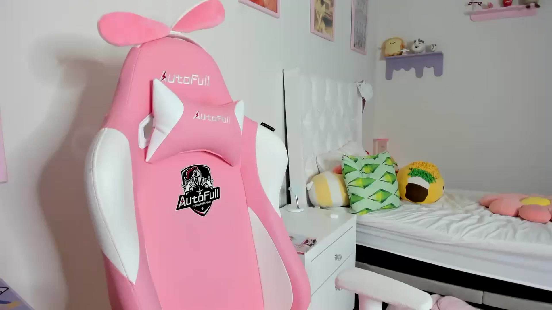 Gallery image thumbnail from Cherrycute666's myfreecams stream on, 09/13/2023, 09:19 image 19 of 20