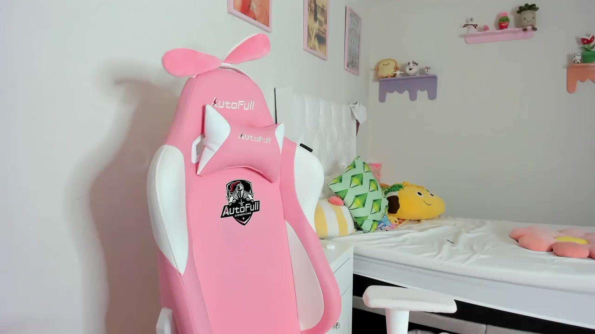 Gallery image thumbnail from Cherrycute666's myfreecams stream on, 09/14/2023, 24:01 image 20 of 20