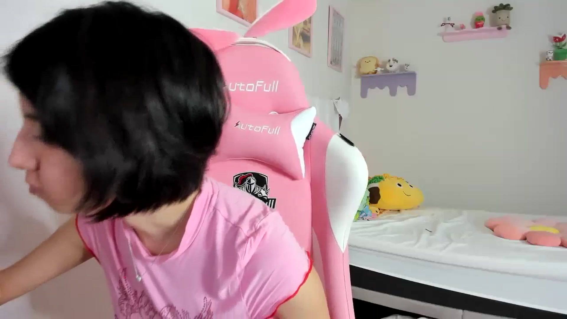 Gallery image thumbnail from Cherrycute666's myfreecams stream on, 09/14/2023, 24:01 image 8 of 20