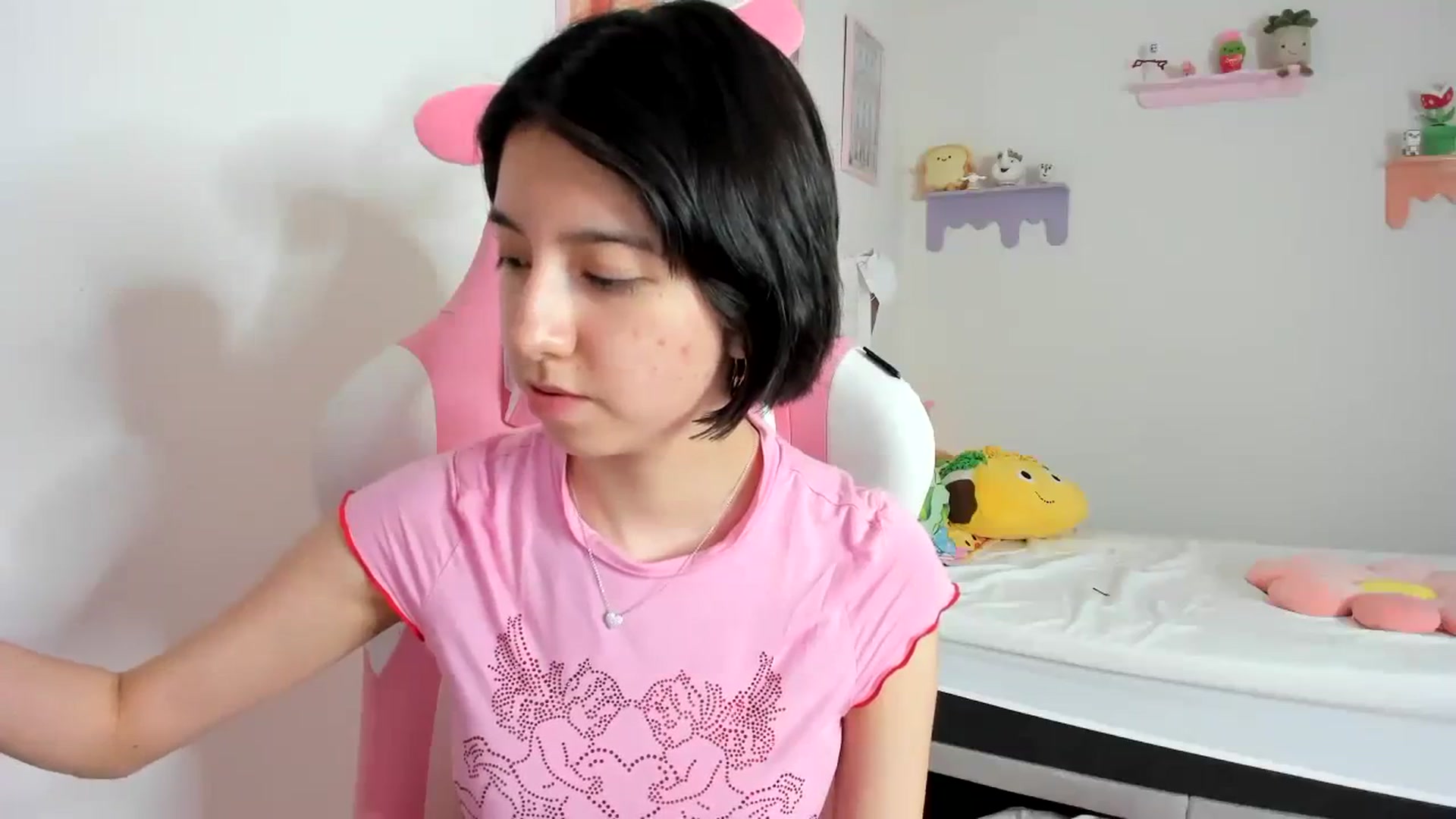 Gallery image thumbnail from Cherrycute666's myfreecams stream on, 09/14/2023, 24:01 image 7 of 20