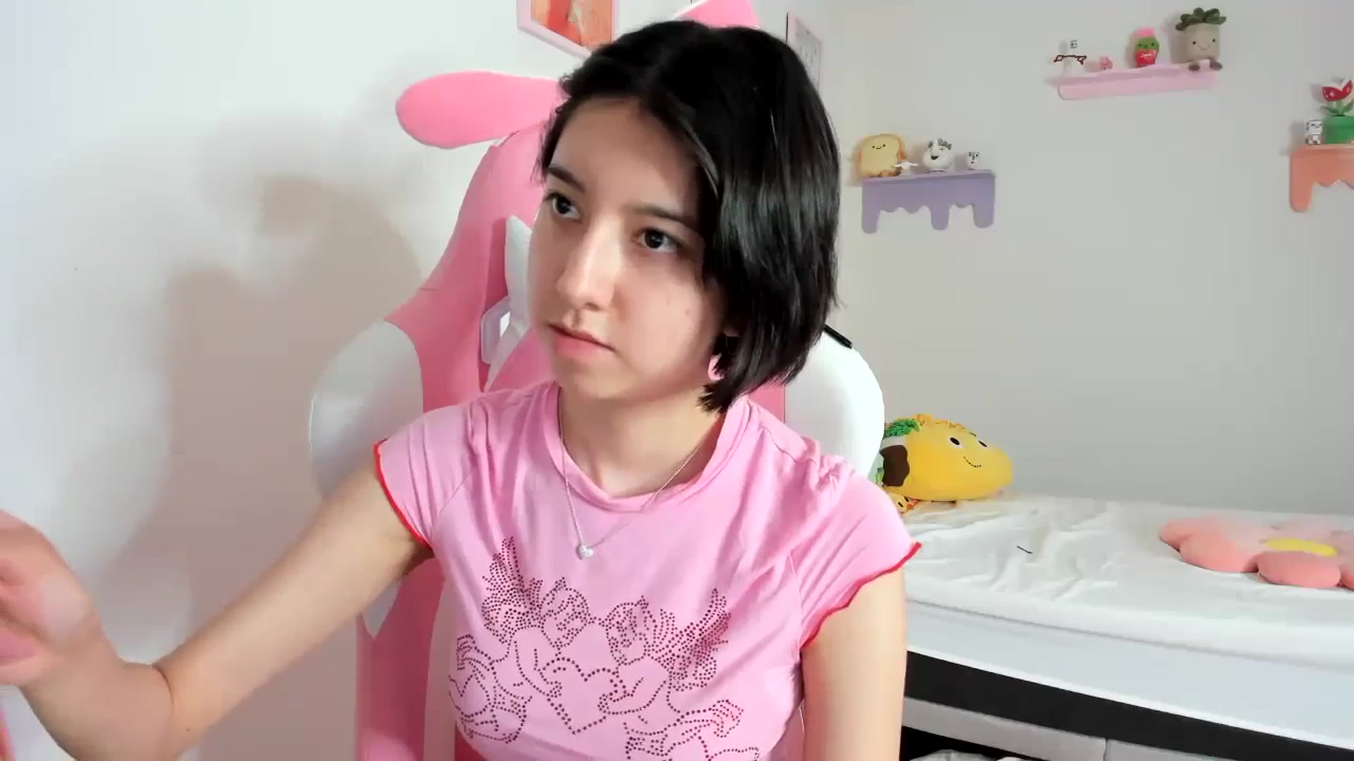 Gallery image thumbnail from Cherrycute666's myfreecams stream on, 09/14/2023, 24:01 image 14 of 20