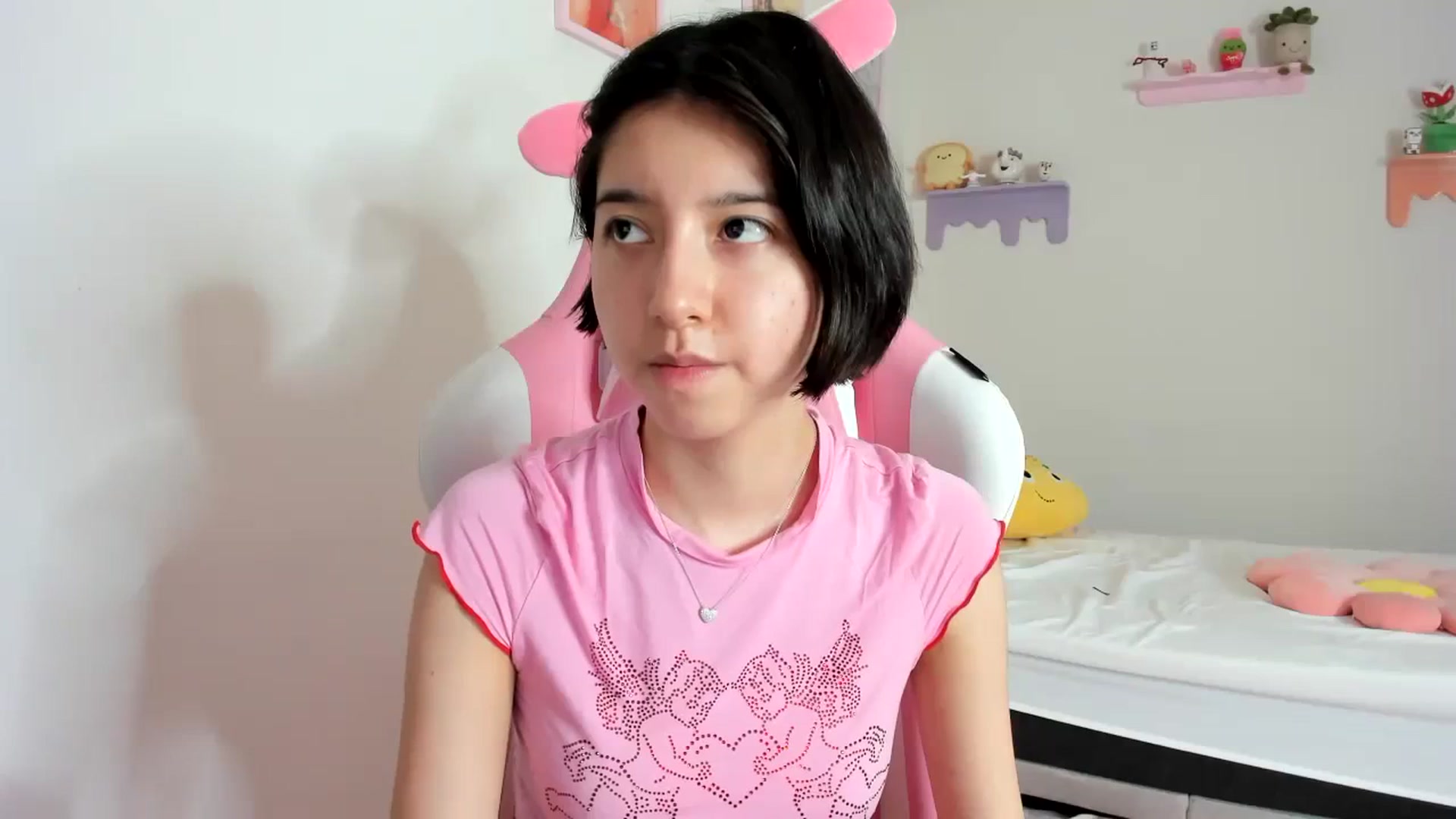 Gallery image thumbnail from Cherrycute666's myfreecams stream on, 09/14/2023, 24:01 image 17 of 20