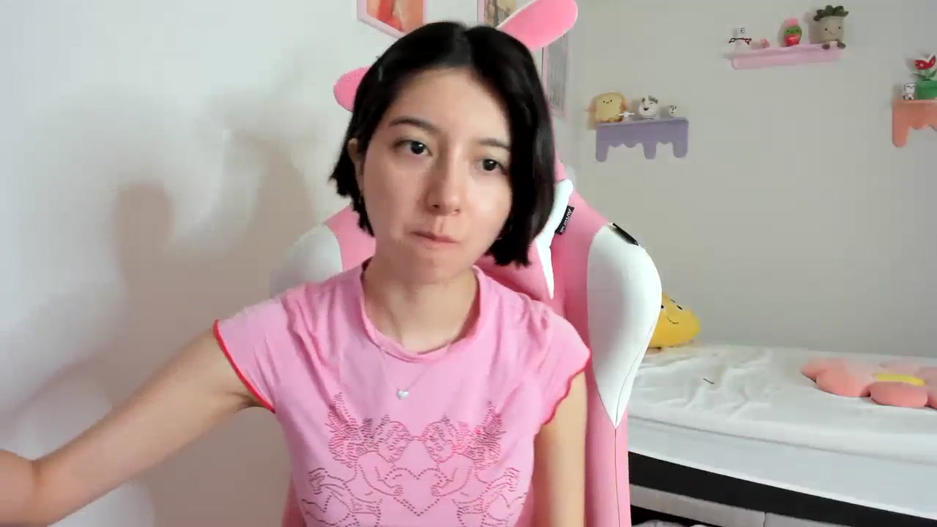 Gallery image thumbnail from Cherrycute666's myfreecams stream on, 09/14/2023, 24:01 image 18 of 20