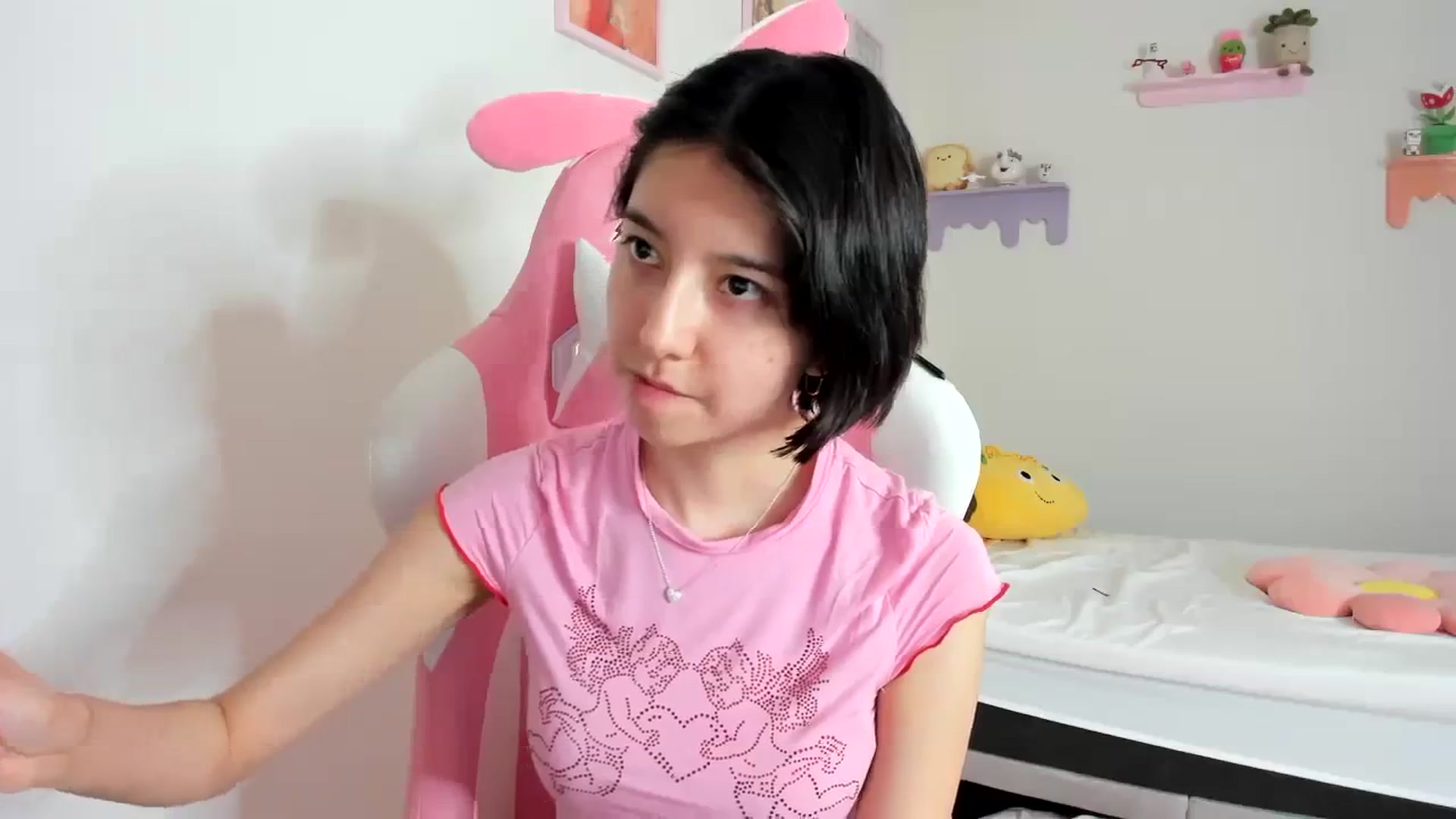 Gallery image thumbnail from Cherrycute666's myfreecams stream on, 09/14/2023, 24:01 image 13 of 20