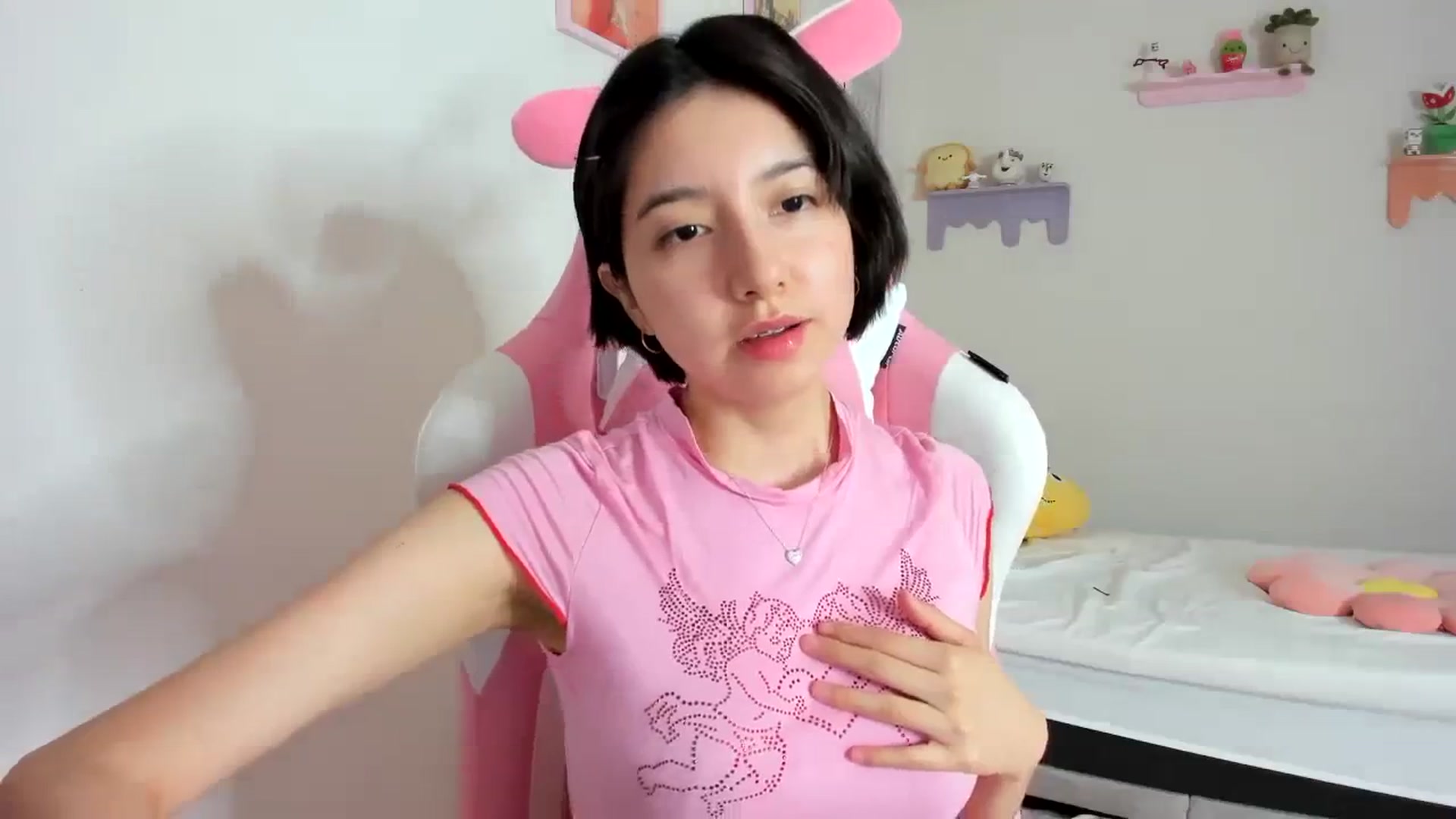 Gallery image thumbnail from Cherrycute666's myfreecams stream on, 09/14/2023, 24:26 image 6 of 20