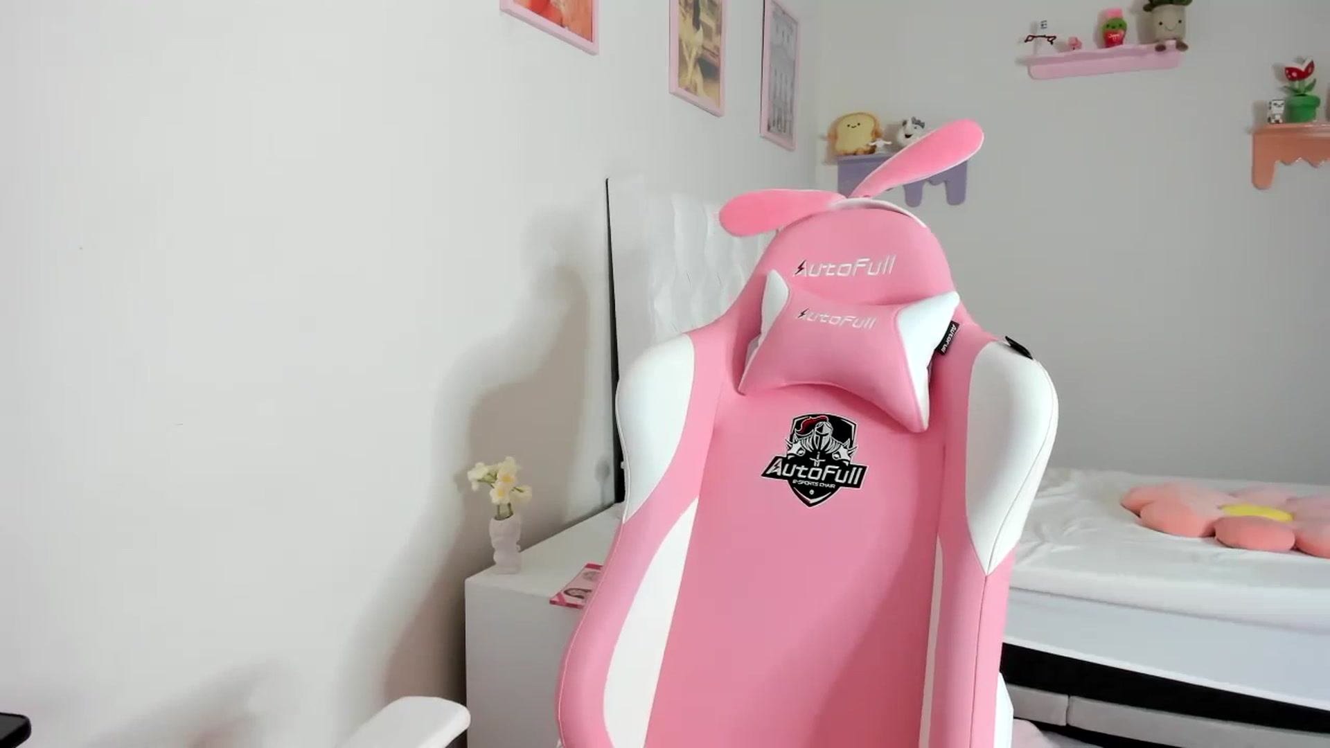 Gallery image thumbnail from Cherrycute666's myfreecams stream on, 09/14/2023, 24:26 image 20 of 20