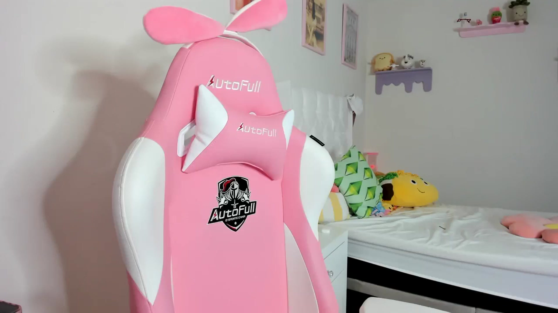 Gallery image thumbnail from Cherrycute666's myfreecams stream on, 09/14/2023, 01:18 image 13 of 20