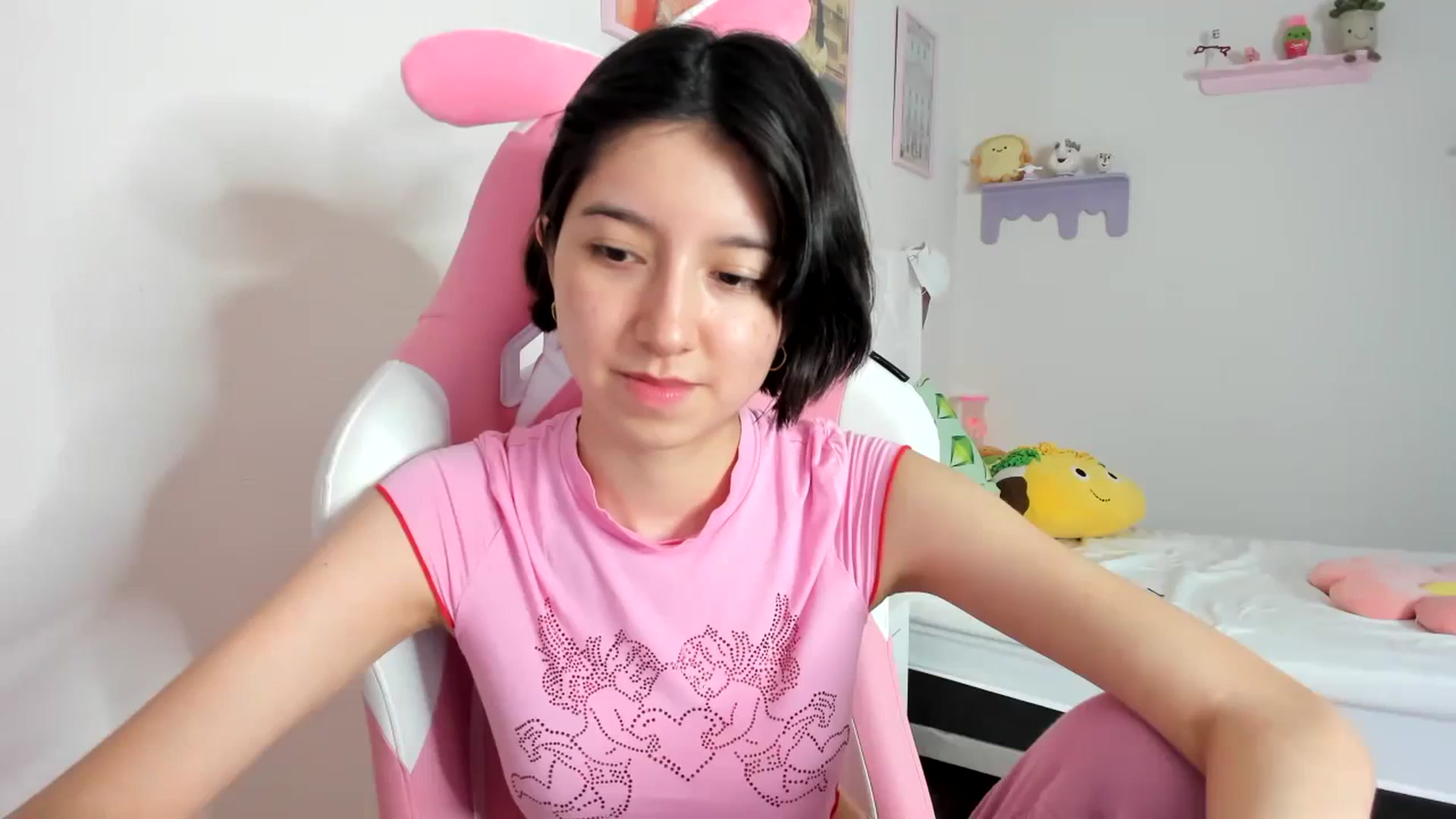 Gallery image thumbnail from Cherrycute666's myfreecams stream on, 09/14/2023, 01:18 image 10 of 20