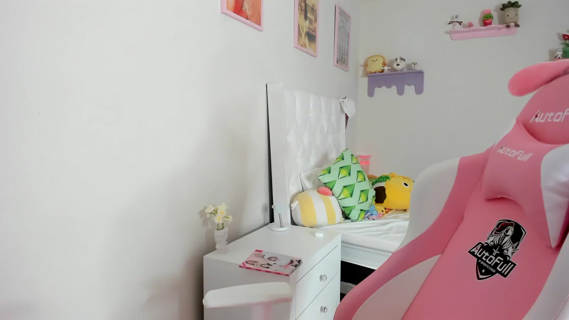 Gallery image thumbnail from Cherrycute666's myfreecams stream on, 09/14/2023, 01:18 image 1 of 20