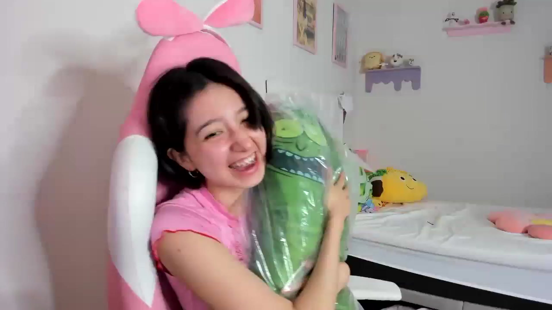 Gallery image thumbnail from Cherrycute666's myfreecams stream on, 09/14/2023, 01:18 image 19 of 20