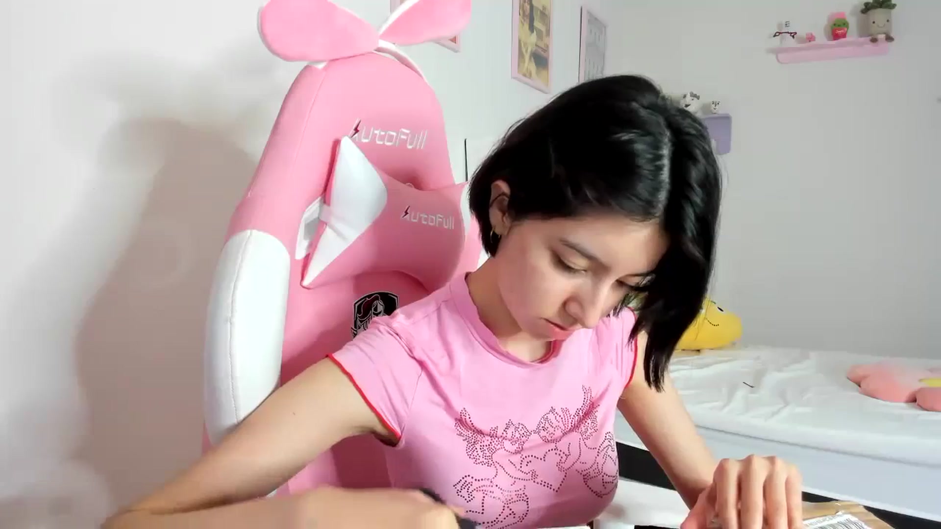 Gallery image thumbnail from Cherrycute666's myfreecams stream on, 09/14/2023, 01:18 image 17 of 20